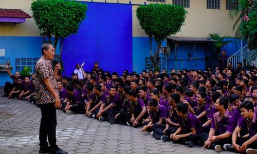 Pastikan Tak Ada Perundungan Siswa, Wali Kota Solo Jadi Guru Tamu di SMA/SMK