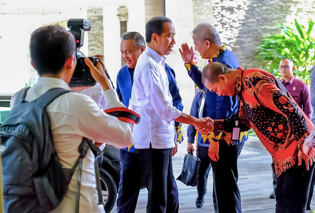 Bertemu Presiden Jokowi di Hotel Alila Solo, Teguh Prakosa Ditanya: Survei Gimana?