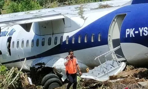 Trigana Air Tergelincir di Bandara Kamanap Serui Papua, 42 Penumpang Selamat