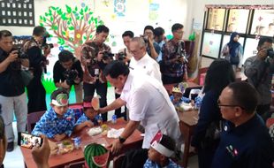 Tinjau Makan Bergizi Gratis di SDN 1 Kleco Solo, Ketua Wantimpres Sebut Perlu Kolaborasi