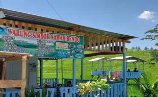 Maknyus! Warung Simbok di Jatipurno Wonogiri Ini Tawarkan Sensasi Makan di Tengah Sawah