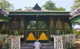 Jadi Objek Wisata Religi, Makam Astana Oetara Solo Punya Banyak Keunikan