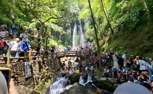 Libur Panjang, Wisata Air Terjun Jumog Karangayar Dibanjiri Wisatawan