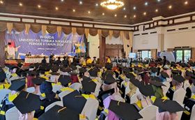 UT Surakarta Wisuda 474 Lulusan, Direktur: Perkuat Jejaring untuk Rintis Karier