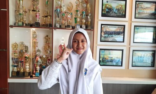 Mantap! Siswi SMP Muhammadiyah PK Sabet Juara I Kaligrafi Lomba Mapsi Solo 2024