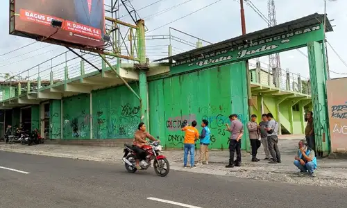 Pasang Baliho di Matesih Karanganyar, Pekerja Meninggal Tersengat Listrik