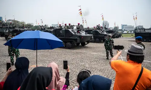 TNI Gelar Latihan Defile Alutsista Jelang Peringatan HUT ke-79 di Monas