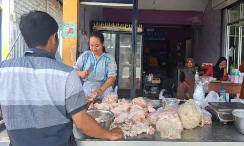 Gegara Jual Daging Ayam Murah, Pengusaha di Gunungkidul Diprotes Pedagang Lain