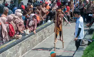 Meriah, Aksi Siswa SD Ikuti Festival Dolanan Tradisional di Boyolali