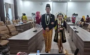 Peserta Kursus LKP Sekar Ayu Kinasih Ikuti Ujian Rias Pengantin di Karanganya