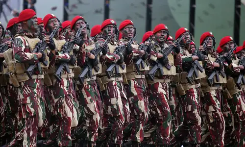 Gladi Bersih Defile dan Atraksi Udara Jelang Peringatan HUT ke-79 TNI di Monas