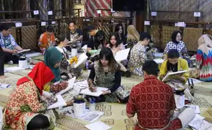 Belajar Batik, Lorin Group Solo Rayakan Hari Batik di Kampung Batik Kauman