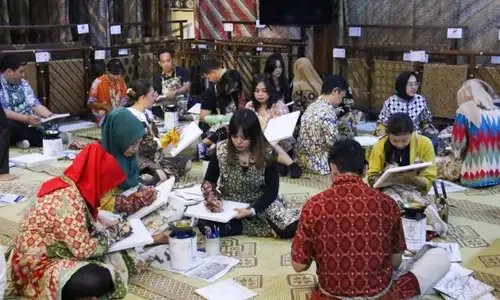 Belajar Batik, Lorin Group Solo Rayakan Hari Batik di Kampung Batik Kauman