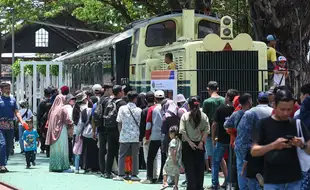 Ribuan Warga Antusias Kunjungi Bengkel KA di Open House Balai Yasa Surabaya