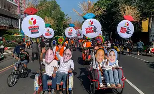 Bawaslu Gelar Pawai Becak di CFD Solo, Ajak Warga Awasi Pilkada 2024