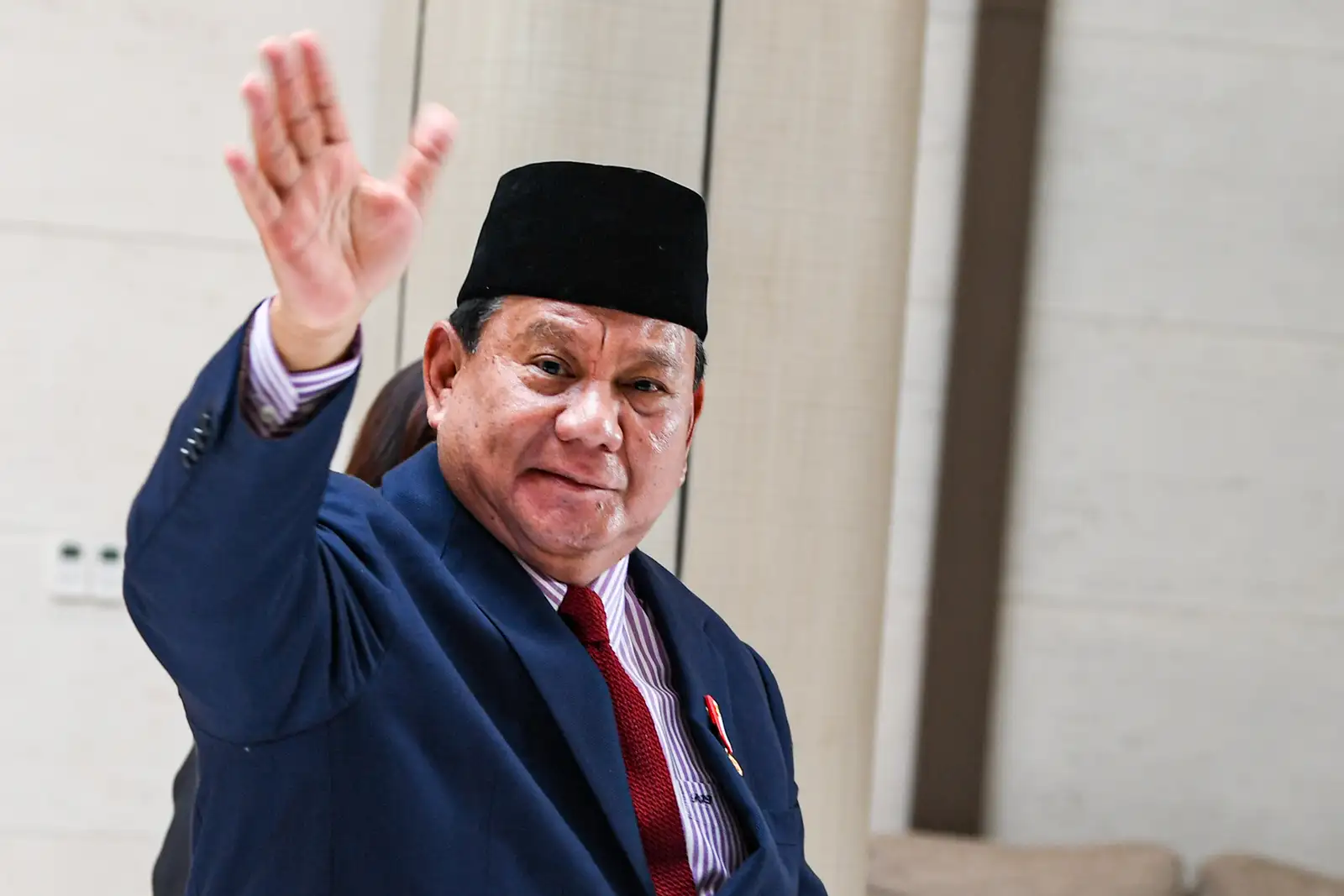 Presiden Prabowo Gelontorkan Dana Pribadi Rp2,5 Miliar untuk Bansos