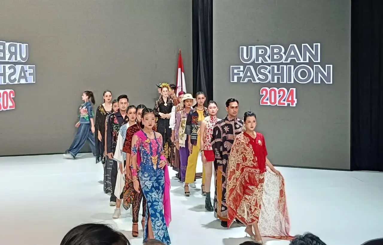 Paduan Keindahan Budaya dan Busana dalam Solo Urban Fashion di Taman Balekambang