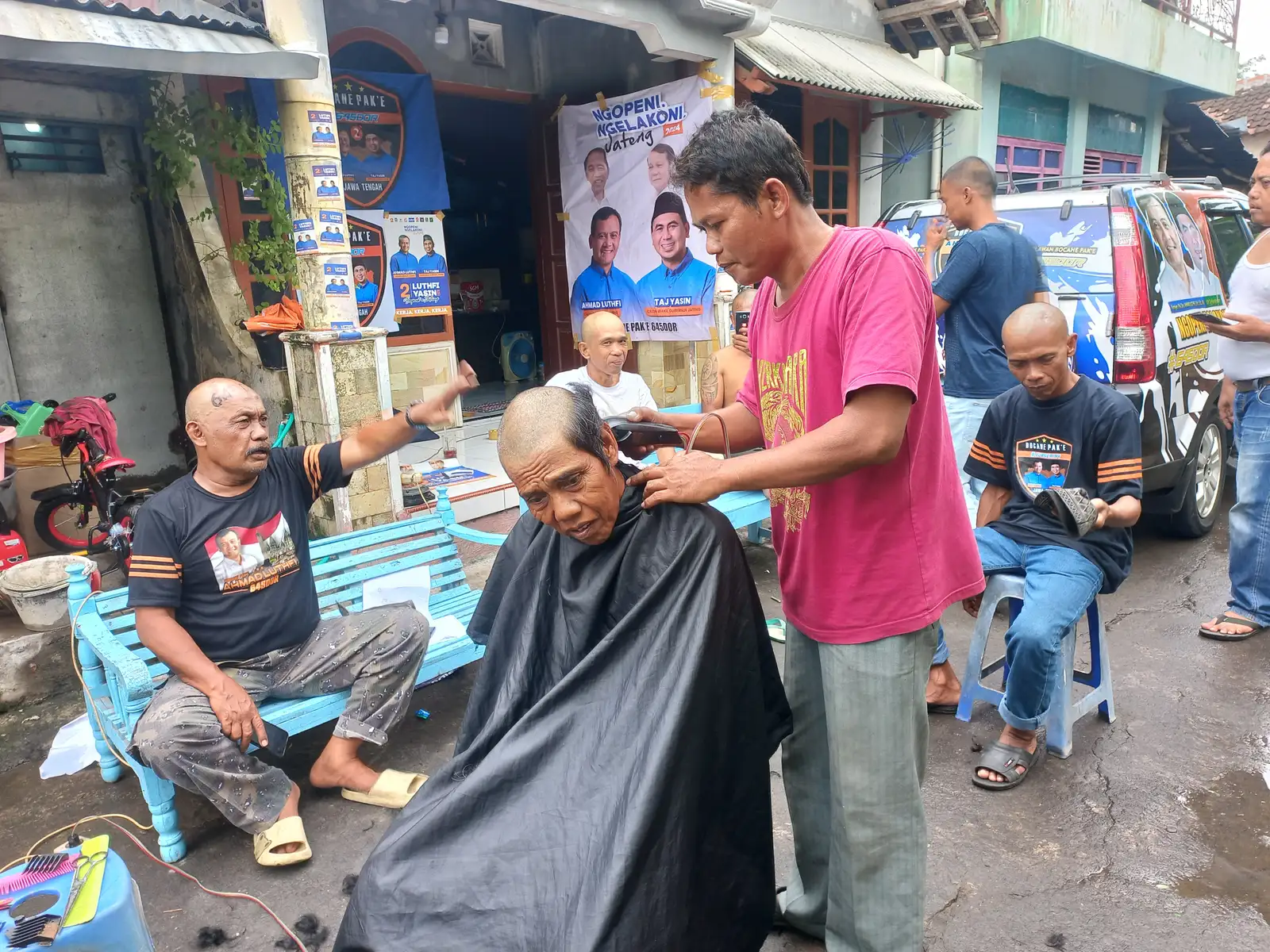 Menang Versi Hitung Cepat Pilkada, Relawan Luthfi-Yasin di Klaten Cukur Gundul