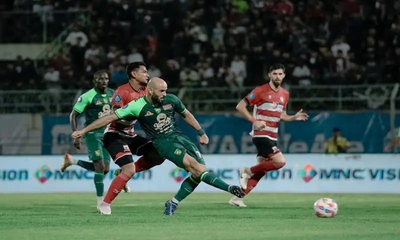 Liga 1 2024-2025: Brace Rashid Bawa Persebaya Kalahkan Madura United