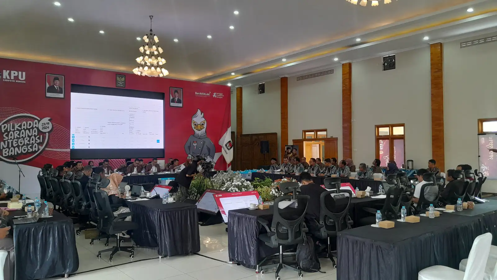 Hari I Rekapitulasi Hasil Pilkada 2024, KPU Wonogiri Rampungkan 15 Kecamatan