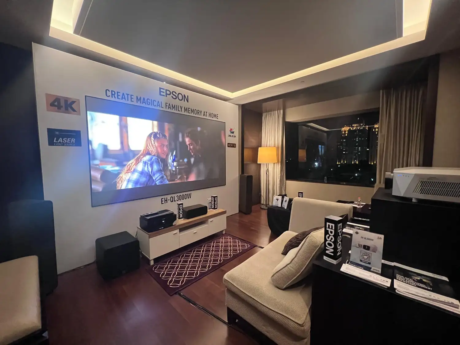 EpiqVision Mini dan EH-QL3000W, Proyektor Terbaru dari Epson yang Elegan