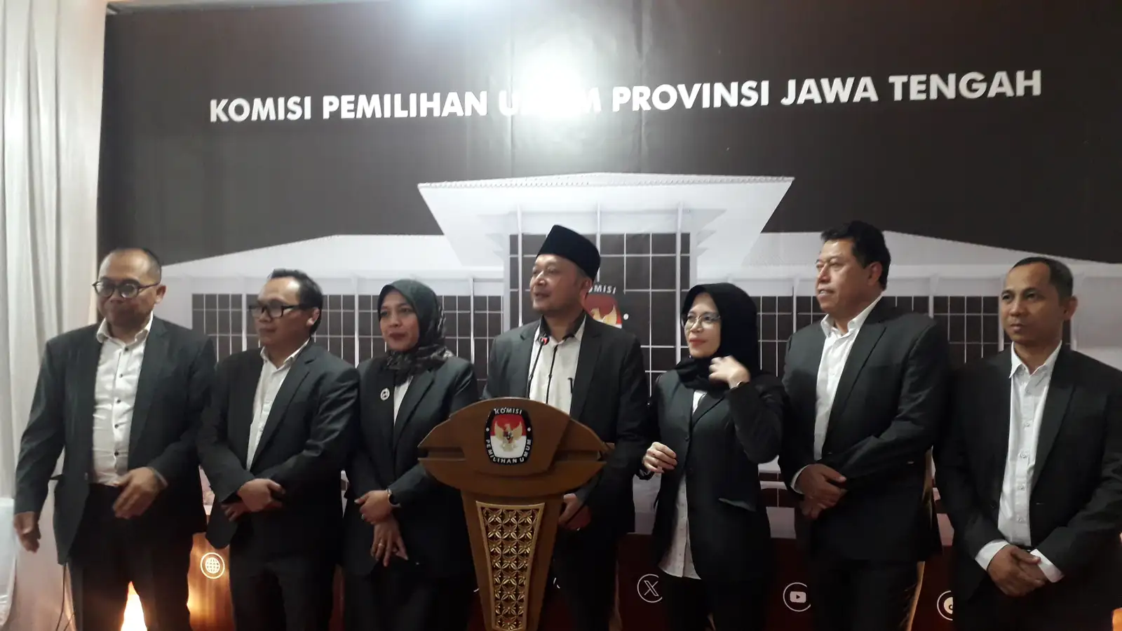 Rekapitulasi Suara Pilkada Jateng 2024: Luthfi-Yasin Unggul dari Andika-Hendi