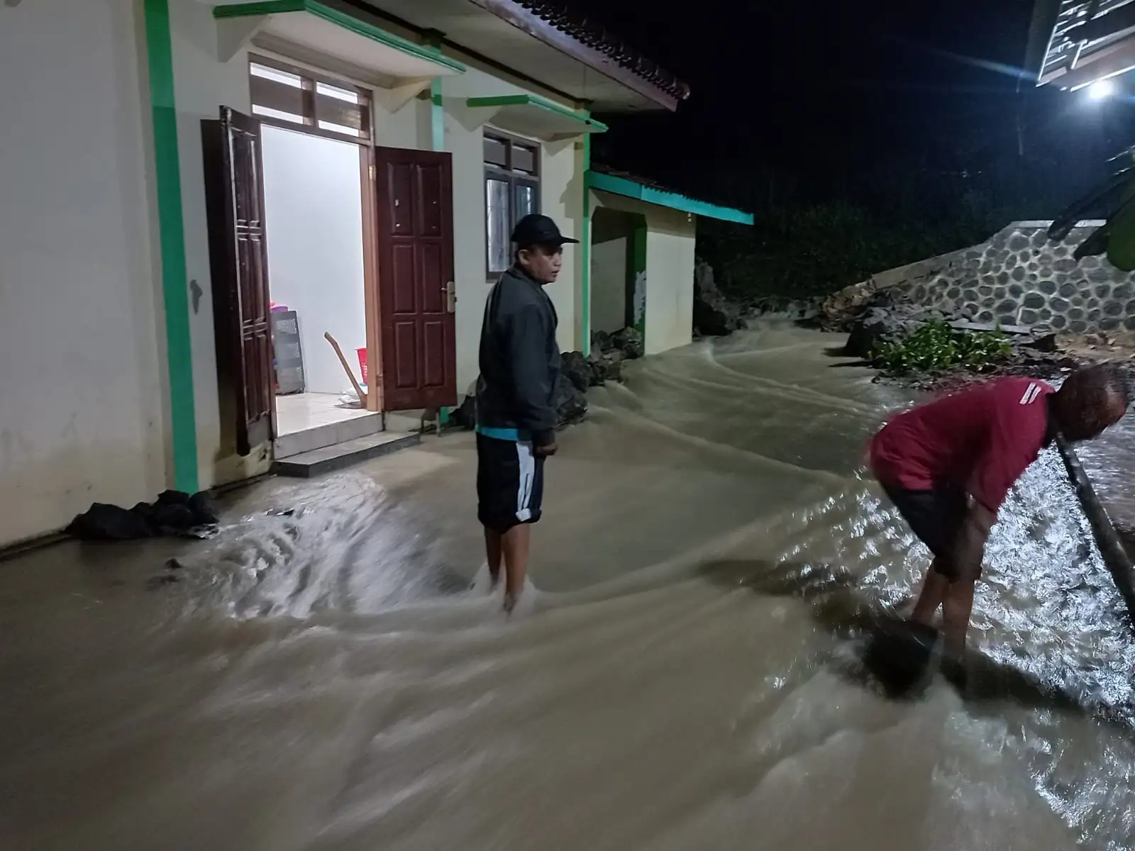 Talut Avur Jebol, Kantor Desa-Kampung di Kragilan Klaten Kebanjiran