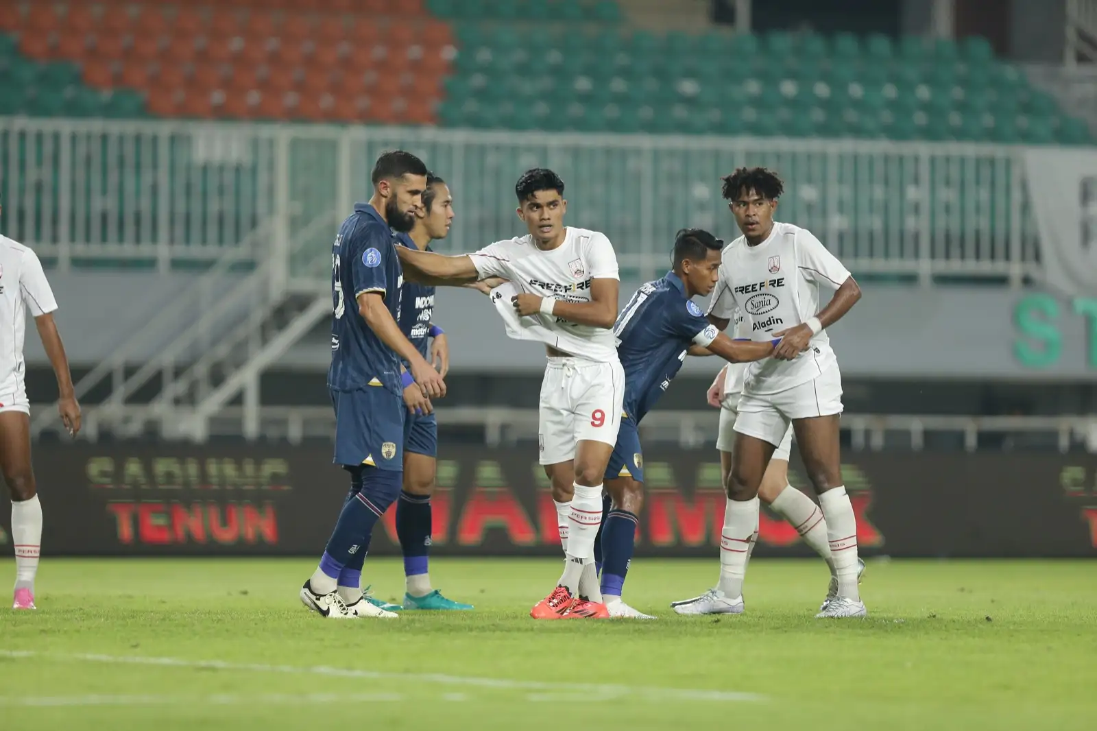 Persis Solo vs Persib Bandung: Duel Beda Nasib di Stadion Manahan