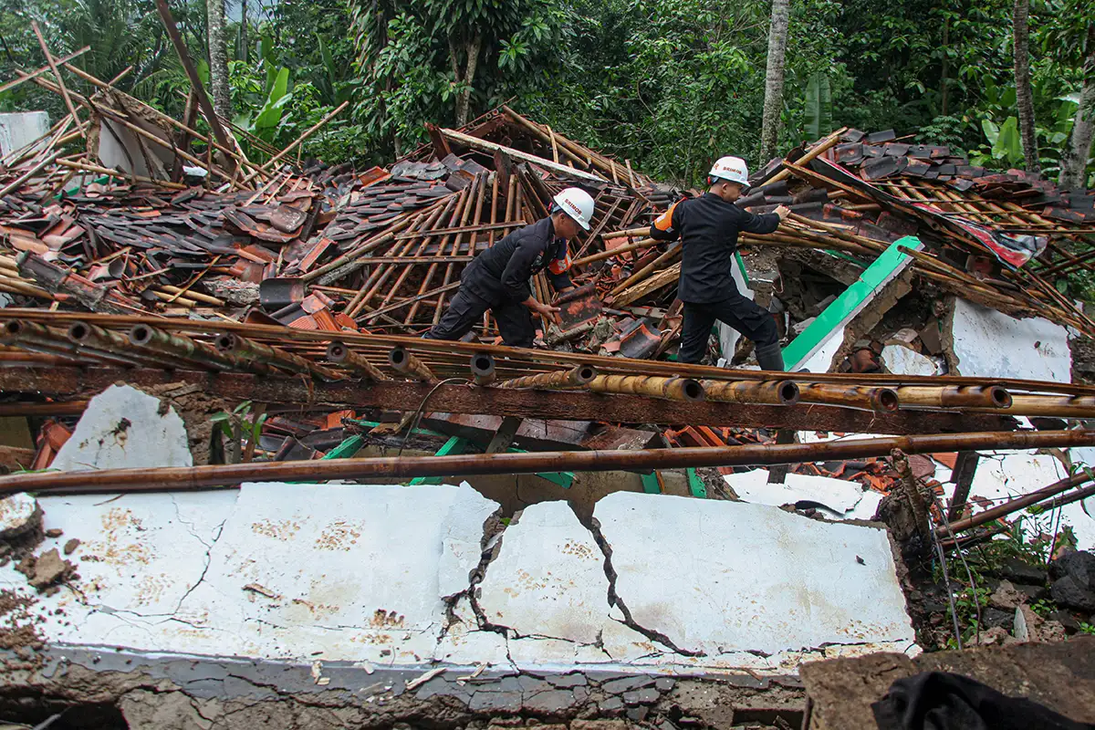 Kondisi Rumah Warga Rusak Berat Akibat Tanah Bergerak di Sukamaju Sukabumi