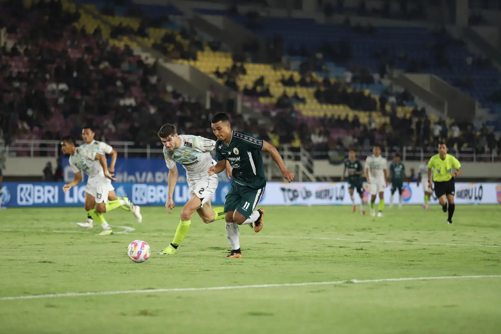 PSS Sleman Ditaklukkan Persib 1-2, Maung Bandung Kukuhkan Rekor Tak Terkalahkan