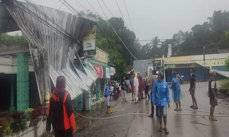 Klaten Kembali Diterjang Puting Beliung: Atap Rumah dan Ponpes Rusak Parah