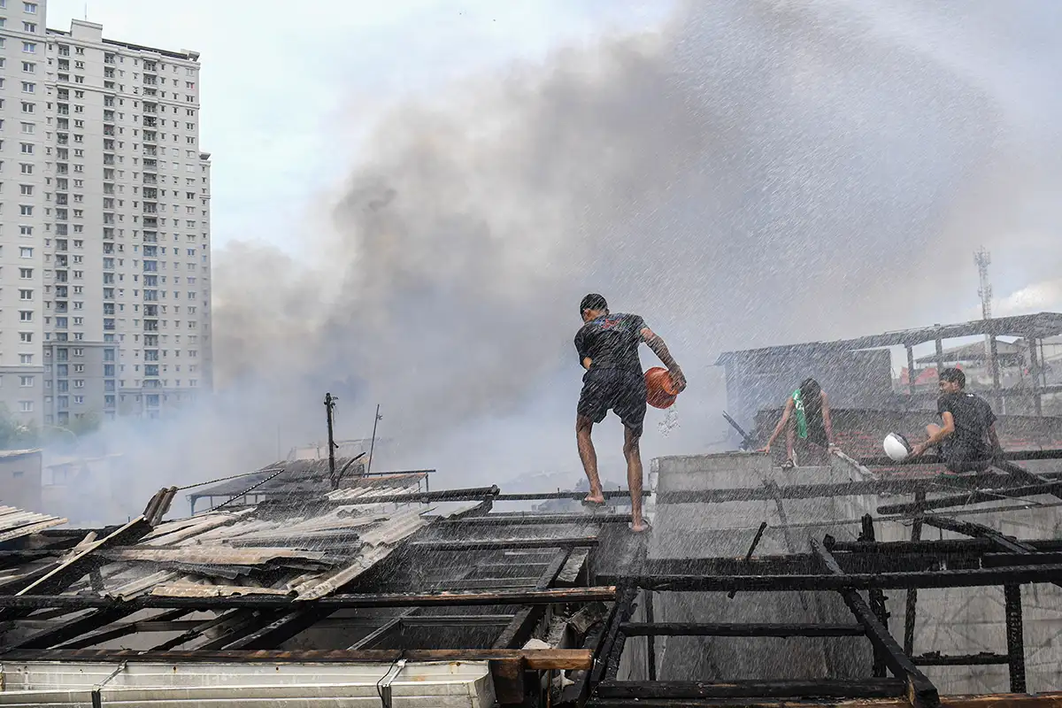 Kebakaran Hanguskan Rumah di Permukiman Padat Kemayoran Jakarta