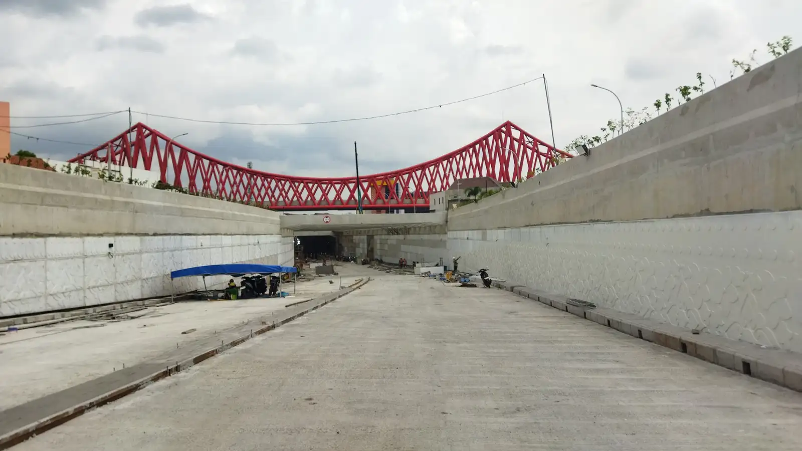 Ornamen Kembang Edi Peni Sudah Terpasang di Underpass Joglo, Ini Penampakannya