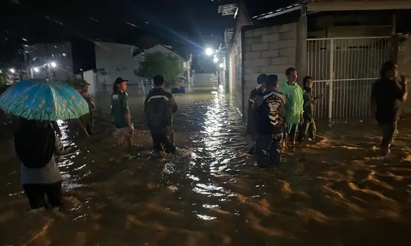 Banjir 1,5 Meter Rendam Meteseh Semarang, Warga Terpaksa Mengungsi