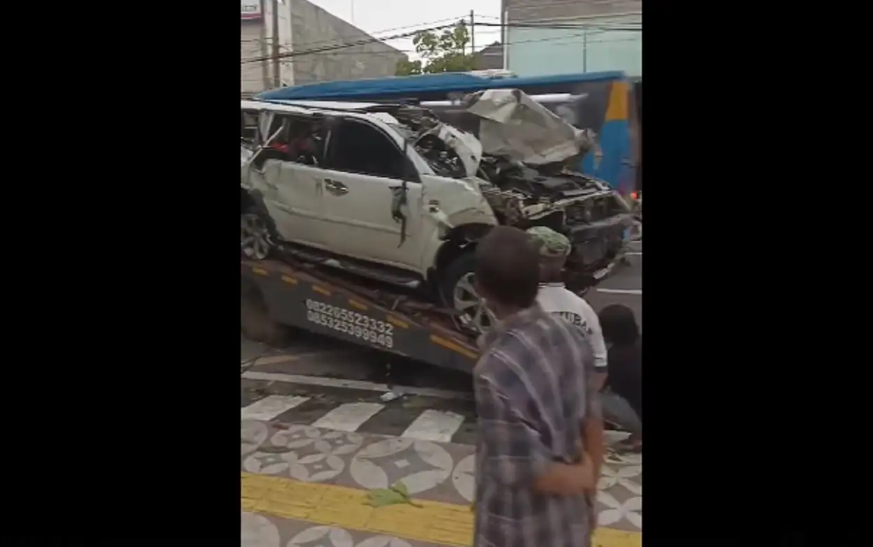 Mobil Oleng Lalu Tabrak Motor di Sekitar Pasar Jongke Solo, 1 Orang Meninggal