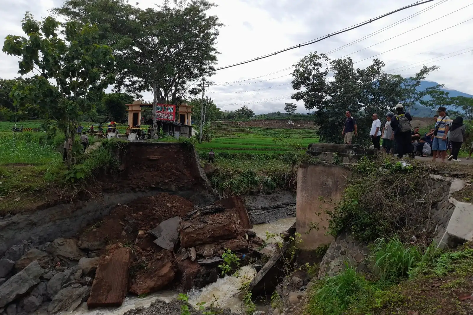 Berawal Hujan, Ini Kronologi Jembatan Penghubung Jatim-Jateng di Sragen Putus