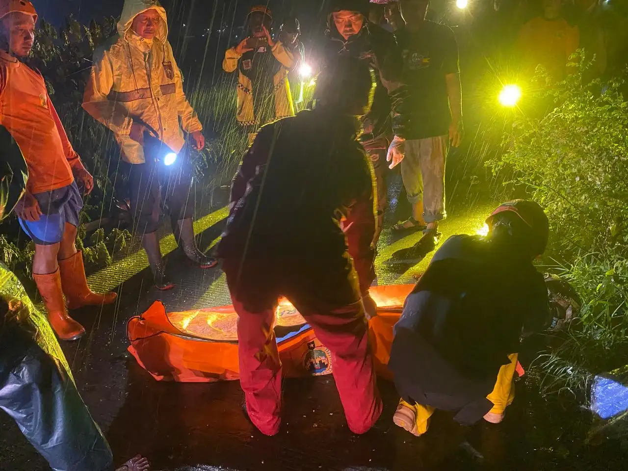 Tabrak Pohon Tumbang saat Hujan, Pemuda Sidoharjo Sragen Meninggal