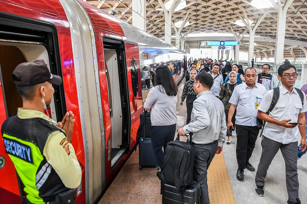 Libur Nataru, Penumpang Kereta Cepat Whoosh Naik 15 Persen