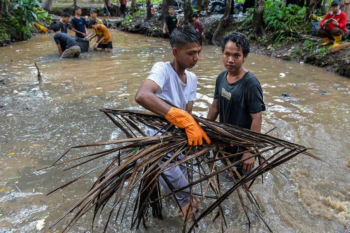 Mensos Pimpin Kerja Bakti Bersih Sungai di Serang Sambut HKSN 2024