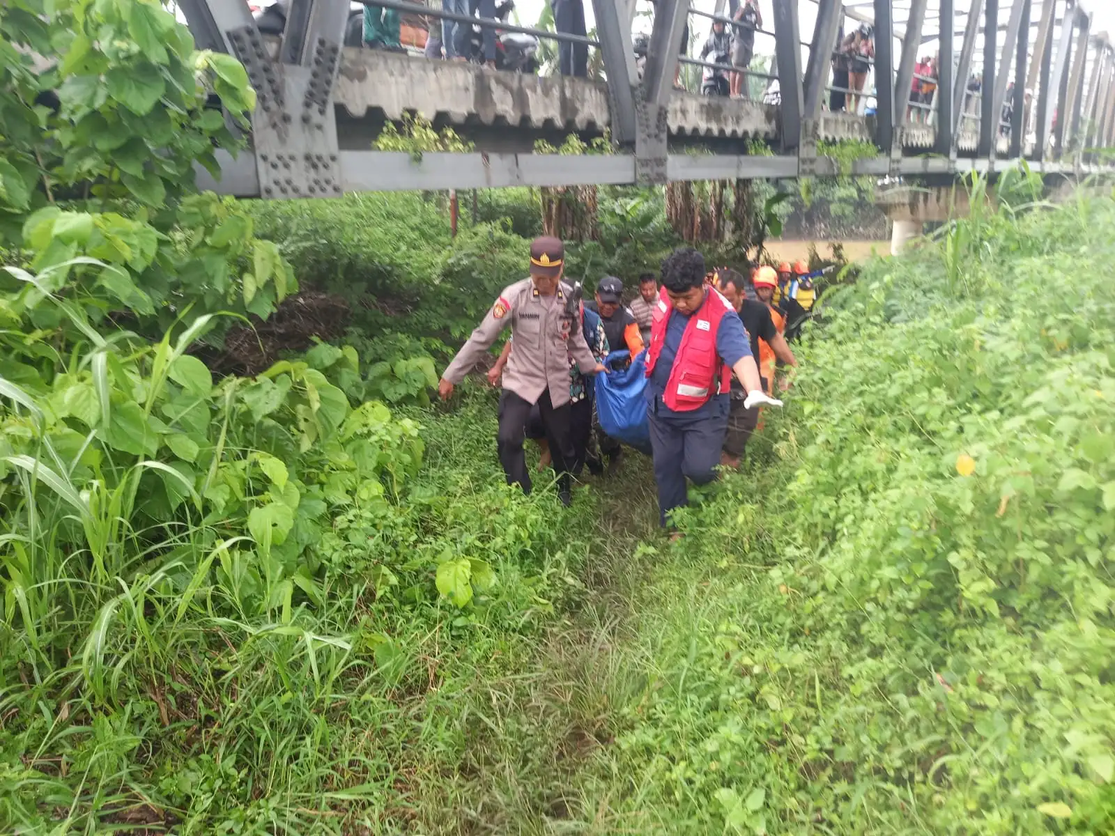 Bocah Terseret Arus di Kali Anyar Solo Ditemukan Sejauh 23 Km di Masaran Sragen