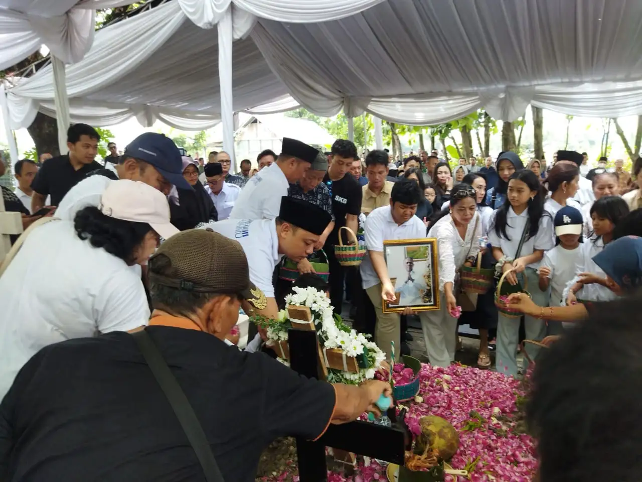 Kabar Duka! Ayah Mensesneg Prasetyo Hadi Meninggal, Jenazah Dimakamkan di Ngawi