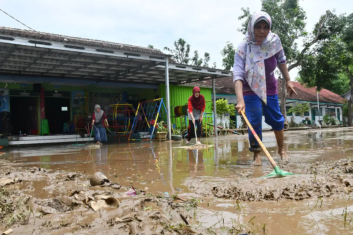 Dampak Banjir Akibat Luapan Sungai dan Tanggul Jebol di Ponorogo