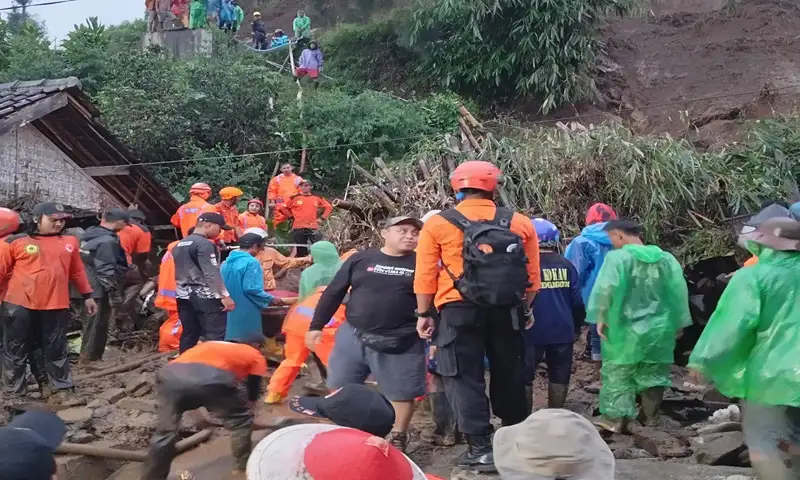 Hujan Deras Picu Longsor di Temanggung, Warga Tertimbun Saat Mencuci Piring