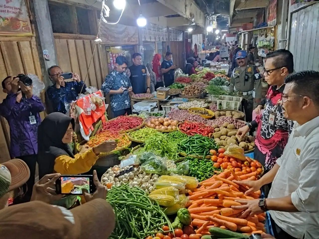 Sidak Jelang Nataru, Pedagang di Pasar Sayur Magetan Sampaikan Keluhan Ini