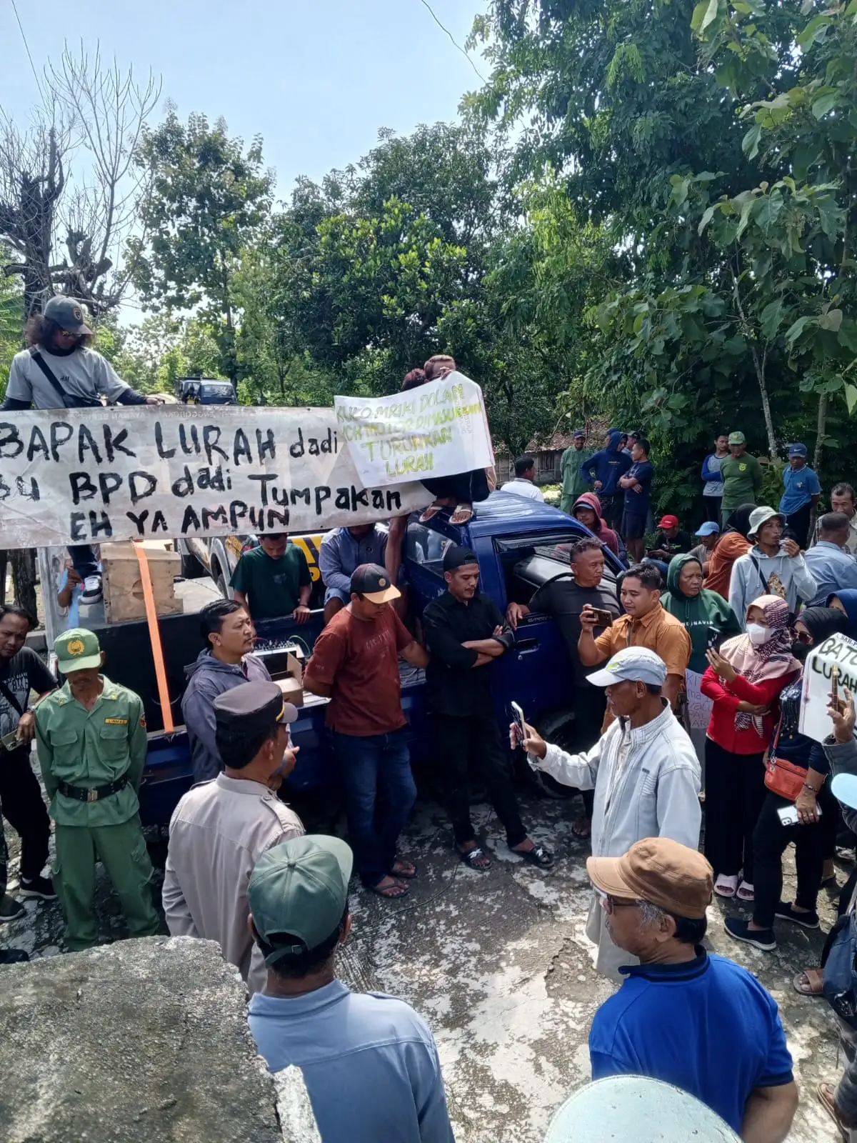 Geruduk Kantor Desa Lagi, Warga Watugede Boyolali Desak Kades Mundur!
