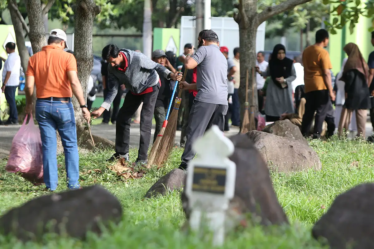 Peringatan 20 Tahun Tsunami Aceh, Warga Ziarah dan Gelar Doa di Kuburan Massal