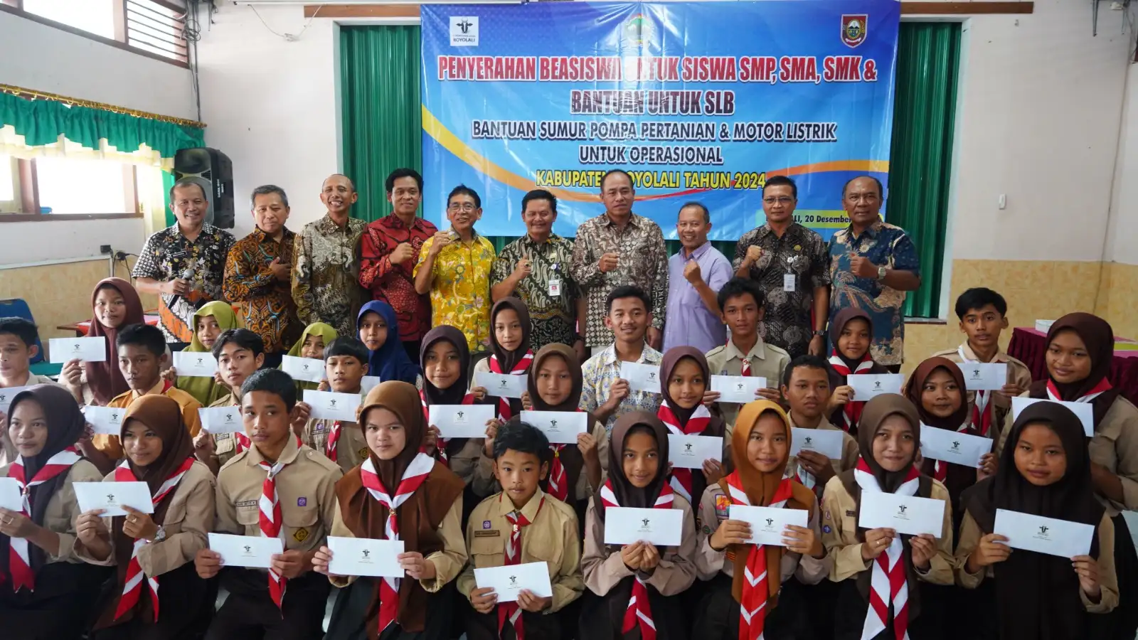 Pulang Kampung, Mantan Pejabat Beri Beasiswa dan Motivasi Siswa SMPN 2 Boyolali