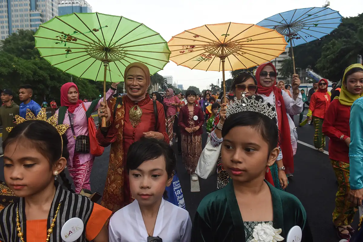 Pawai Kebaya Lintas Generasi di Jakarta Pecahkan Rekor Muri