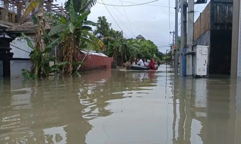 Banjir Seminyak Bali, Wisatawan Dievakuasi Pakai Perahu Karet