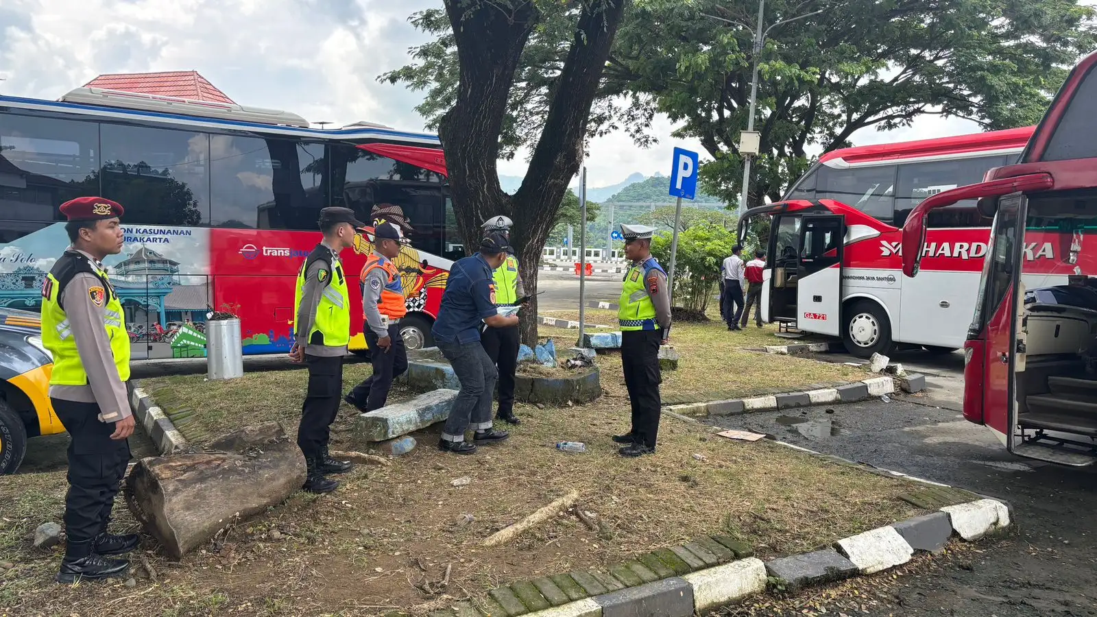 Jelang Nataru, Polisi Periksa Sopir Bus dan Ramp Check di Terminal Wonogiri